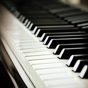 校花被两根粗黑来回进出视频
